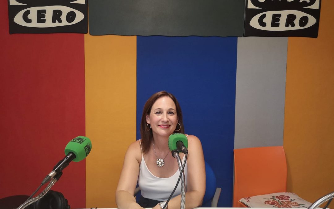 Alicia Juan presenta la Jornada «Grado en Telecomunicación, apuesta de futuro» en Onda Cero Gandia
